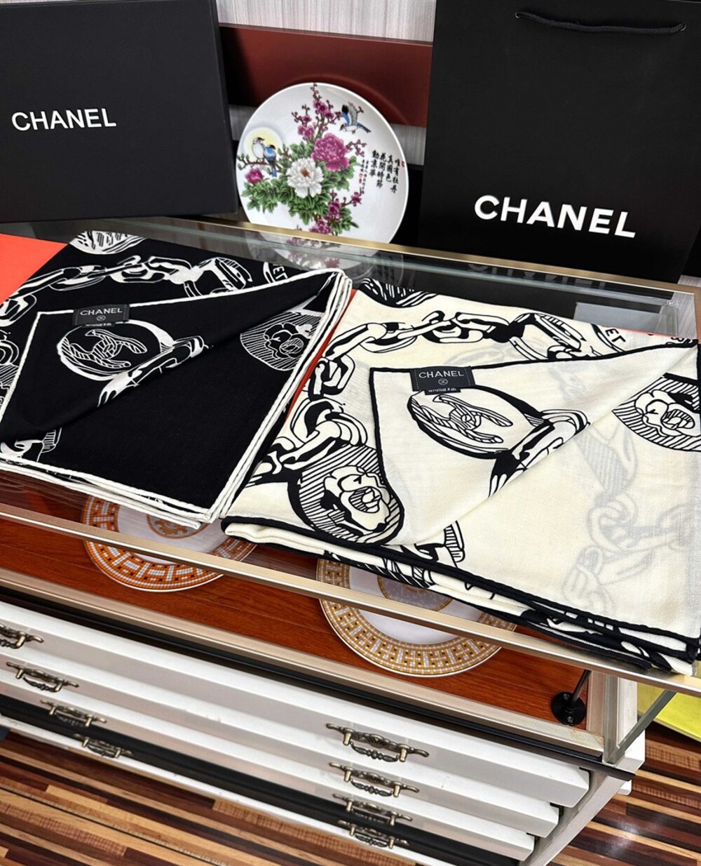 Chanel Chain‑Charm Print Large Square Scarf Cream Black Silk‑Cashmere - Picture 3 of 8